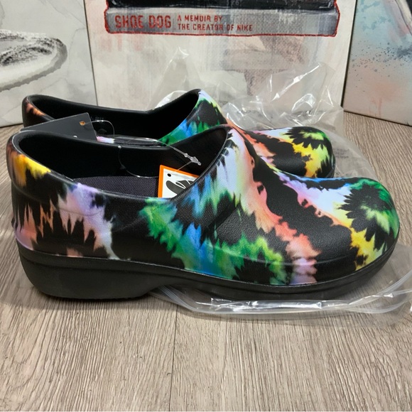 New Crocs Neria Pro II Graphic Clog Women's US Size 6, 7 205385-001 (3277) - Picture 2 of 9